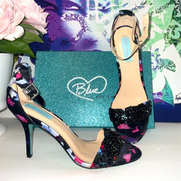 Betsey Johnson Shoes - Final Sake ……Never worn New Betsy Johnson Sandles